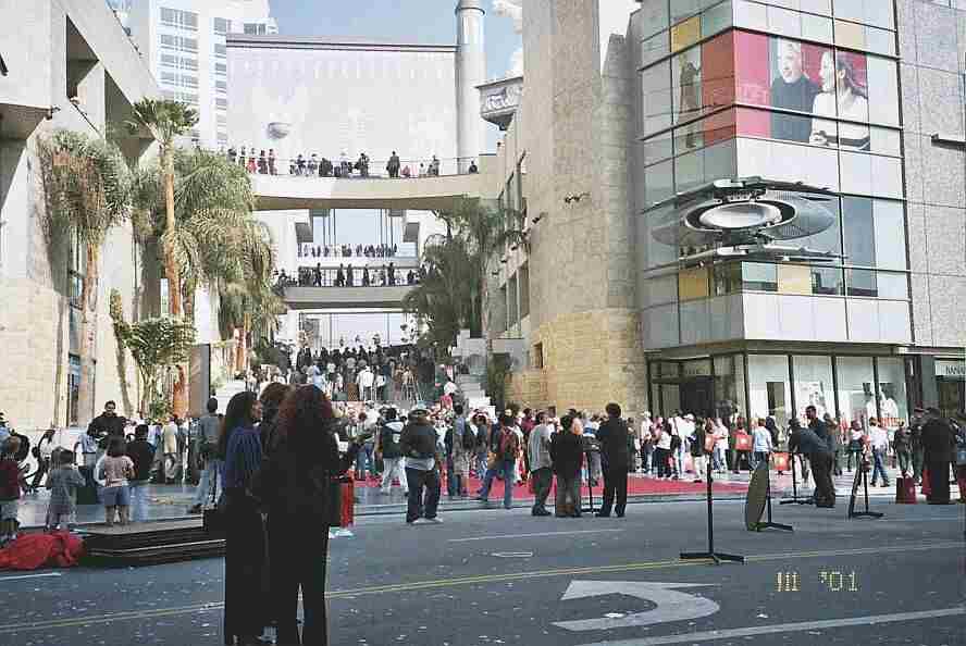 Hlin Kodak -teatterin avajaisaamuna Hollywoodissa